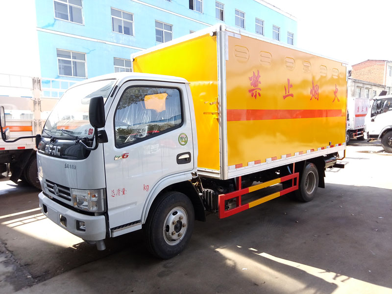 東風(藍牌)爆破器材車