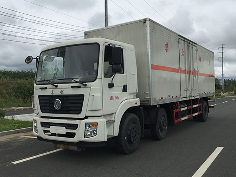 東風(fēng)9.3米(13.9噸)氣體廂式車