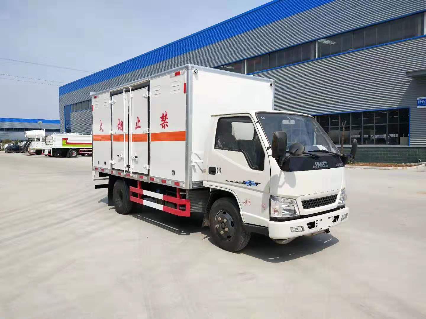 江鈴4.2米(藍(lán)牌)氣瓶廂運(yùn)輸車
