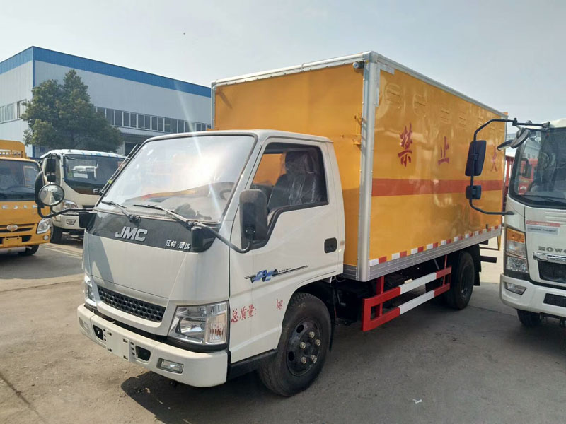 江鈴4.1米(藍牌)易燃固體廂式車