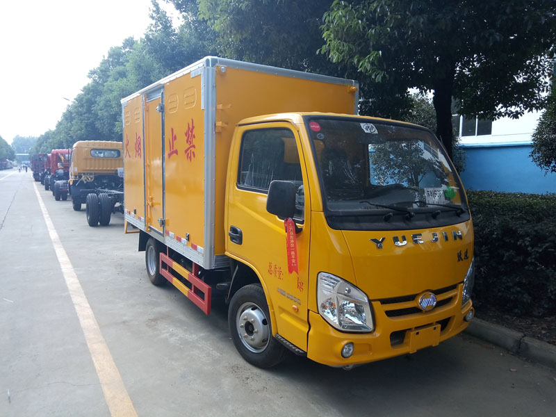 躍進(jìn)柴油3米3(藍(lán)牌)液體廂式車